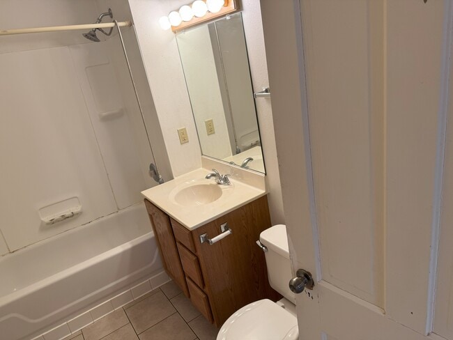 Building Photo - 608 Chippewa St