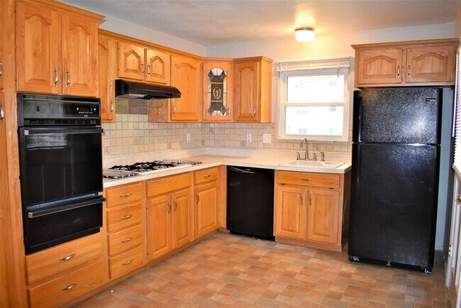 Building Photo - Beautiful 4 Bed Ranch