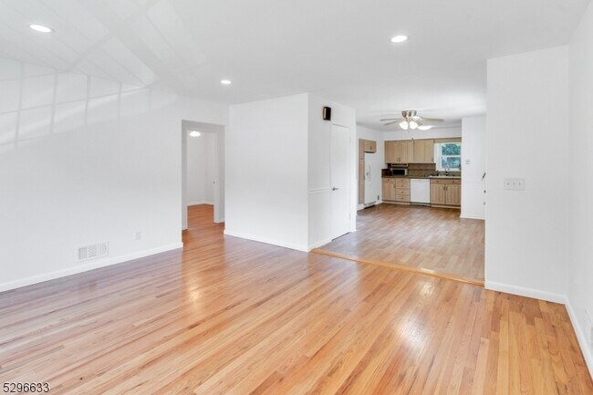 Building Photo - 80 White Meadow Rd