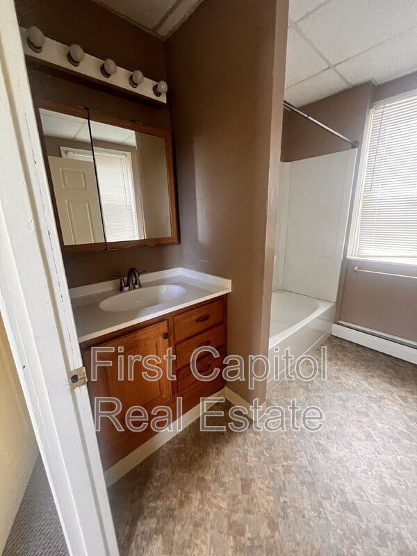 Building Photo - 923 Greenbriar Rd