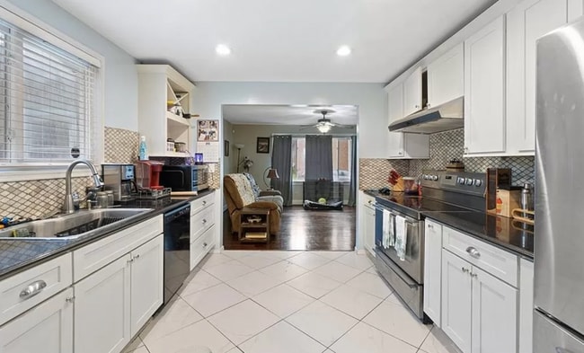 Building Photo - 1433 Picadilly St