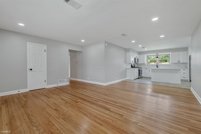 Building Photo - 3 br, 1 bath House - 206 Helena St
