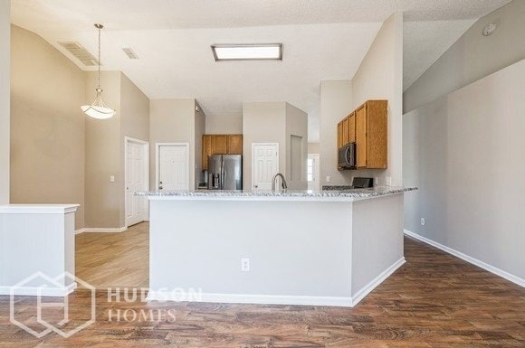 Building Photo - 2040 Frogmore Dr