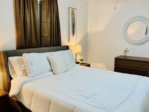 Building Photo - 411 Ulrich St