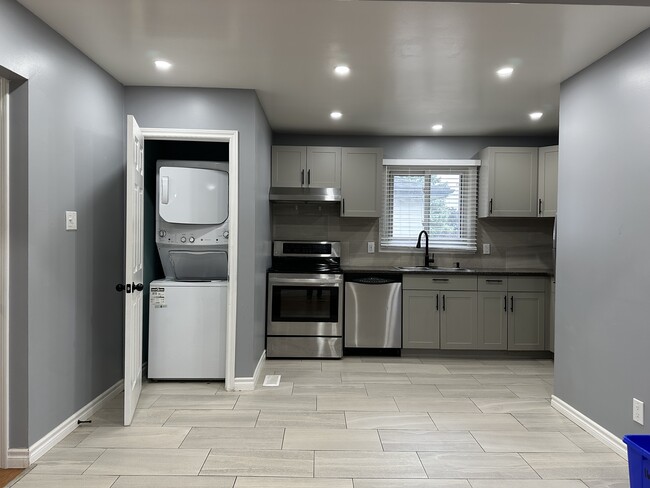Building Photo - Main Floor-1612 Cherryhill Rd Peterborough Ontario K9K 1A8