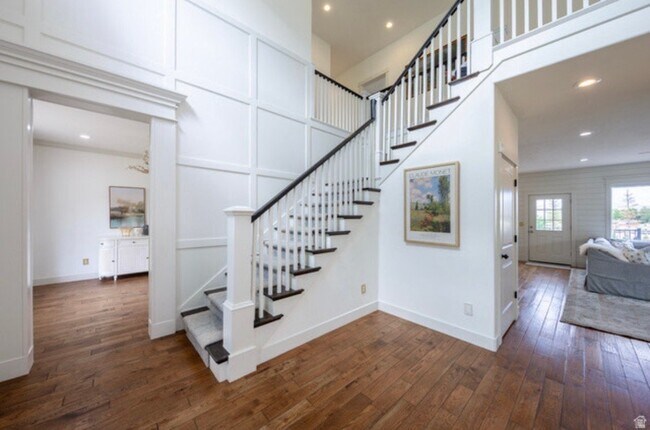Building Photo - 868 Braddock Lane
