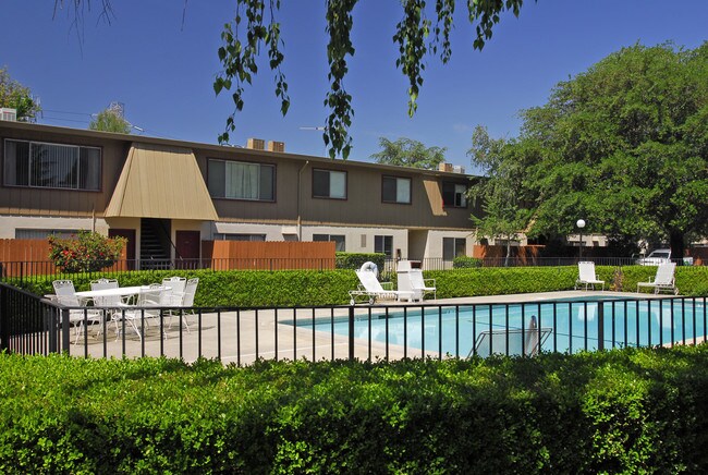 Foto del edificio - Howe Manor East Apartments