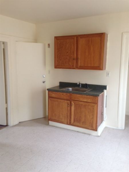 Building Photo - 335 Blatchley Ave