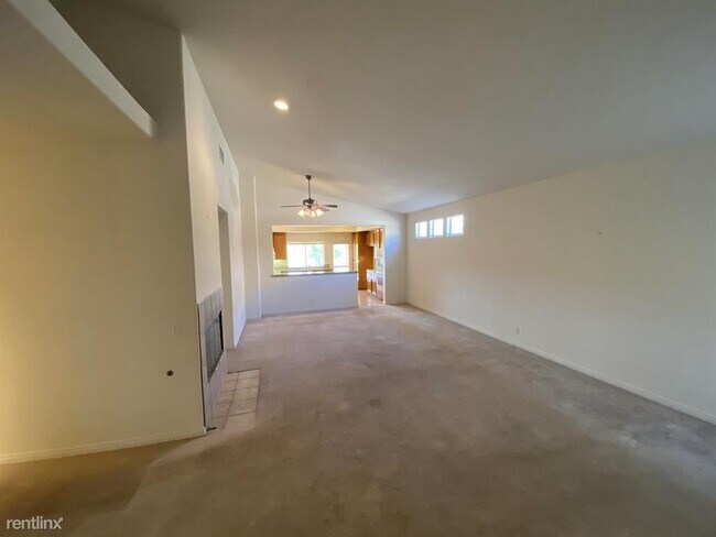 Foto del edificio - 3 br, 3 bath House - 45521 Big Canyon St