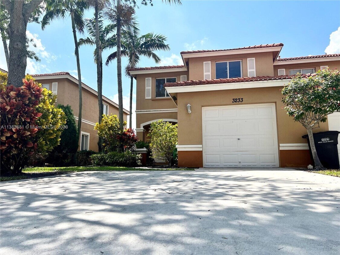 Foto principal - 3233 Osprey Ln