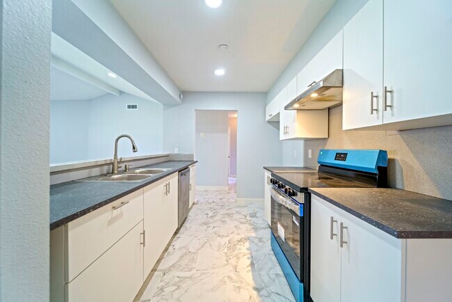 Building Photo - 5015 Fitzwater Dr