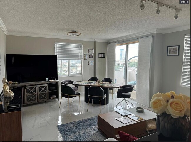 Foto del edificio - 616 Clearwater Park Rd