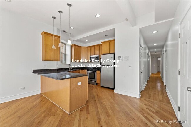 Building Photo - 724 E 50th St