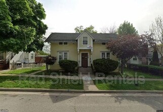 Building Photo - 118 College Pl