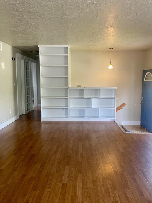 Building Photo - 1541 Marilyn Cir