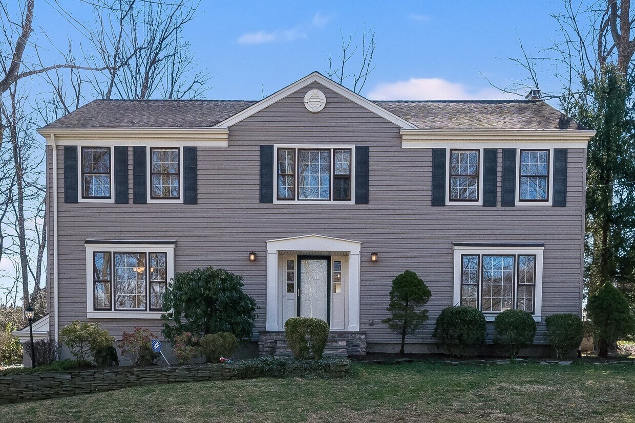 Primary Photo - 74 Hillside Rd