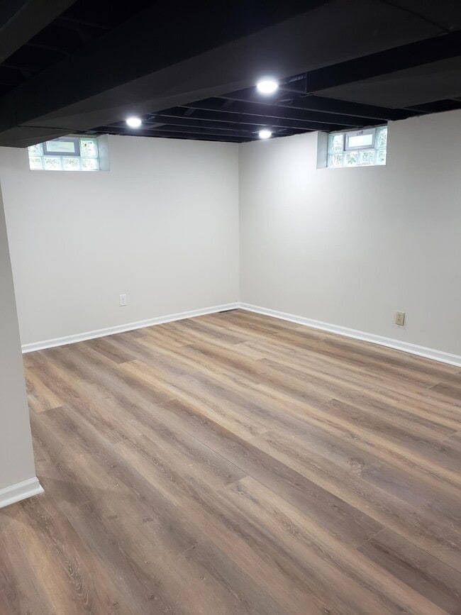 Foto del edificio - 1053 Pine Tree Dr