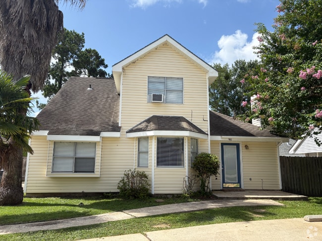 Building Photo - 90 Maison Dr