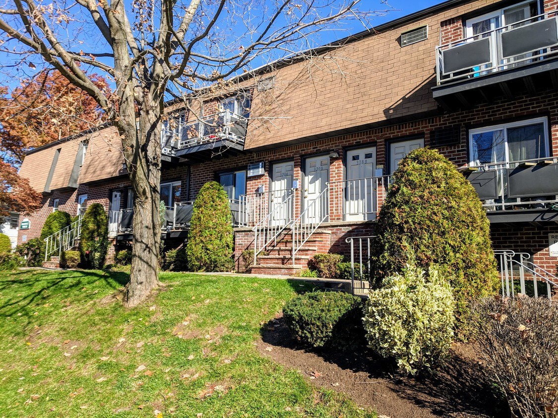 Primary Photo - 322 Anderson St