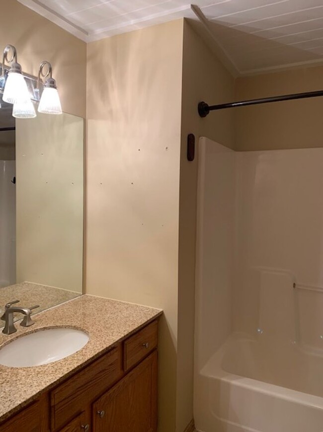 Building Photo - Great location *3Bed*2Bath Townhome in Eag...