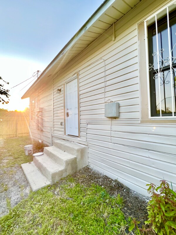 Building Photo - 4611 S Hackberry St