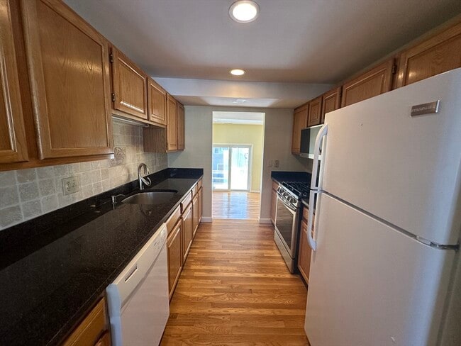 Building Photo - 40 Tisdale Dr