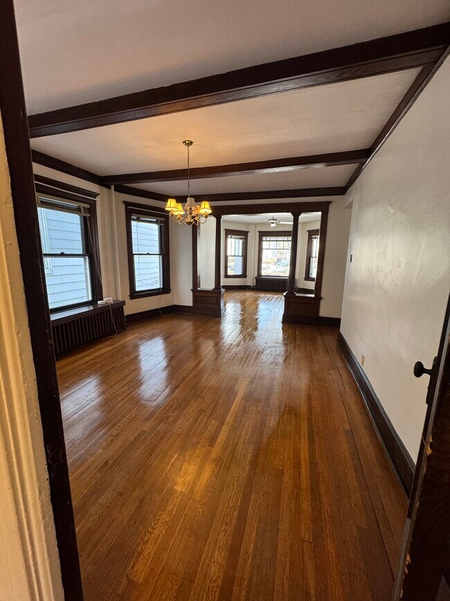 Building Photo - 77 S Pine Ave