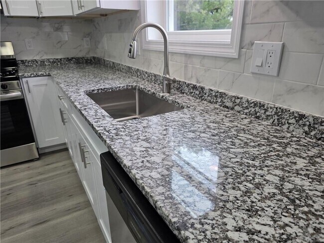 Building Photo - 17 Bergen St