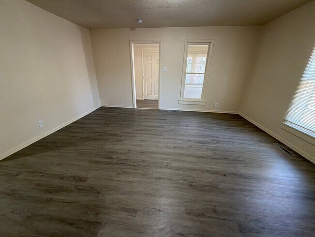 Foto del edificio - 760 E 8th St