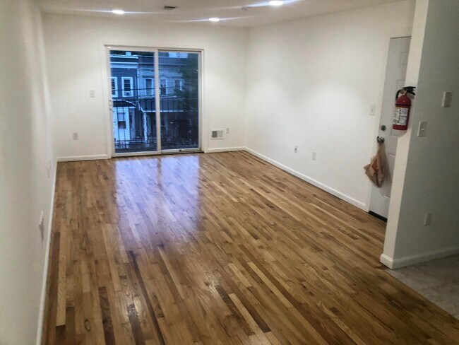 Foto del edificio - 190 Summer Ave