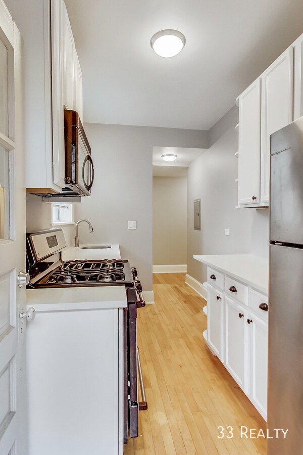 Building Photo - 942 Pleasant St