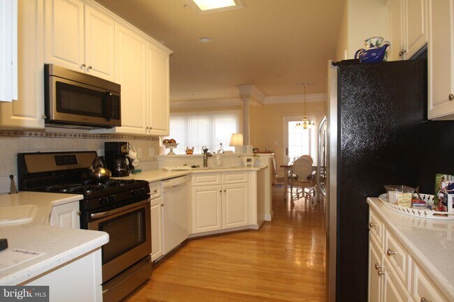 Building Photo - 1155 Regal Oak Dr
