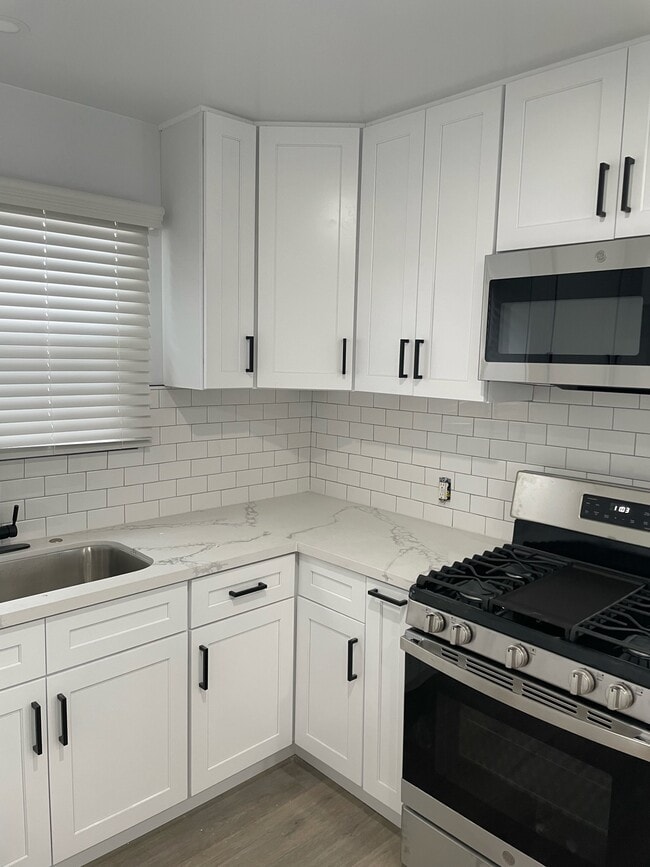 Building Photo - 5327 Kinston Ave