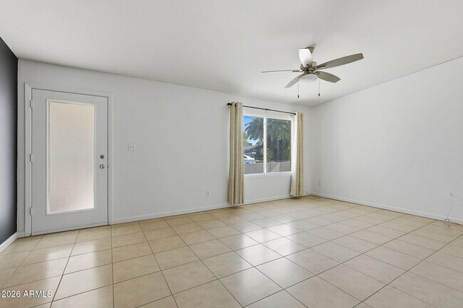 Building Photo - 2428 E La Jolla Dr