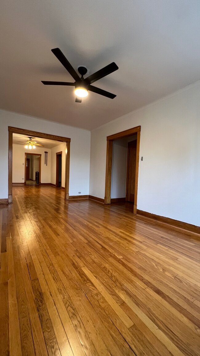 Living room - 3354 N Springfield Ave