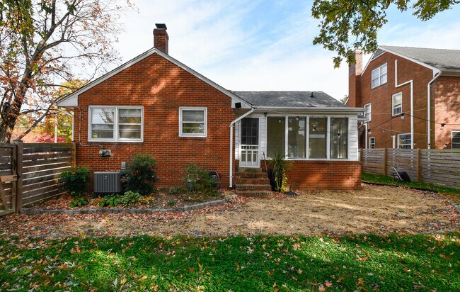 Building Photo - 1514 Stafford Ave