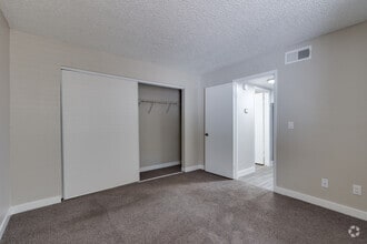1 BR, 1 BA - 657 SF - Villa Del Rio Apartments