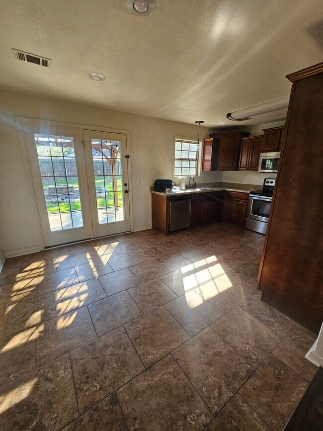 Building Photo - Home in Haskell