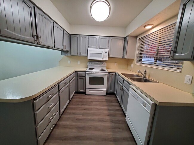 Building Photo - 1080 E 900 S