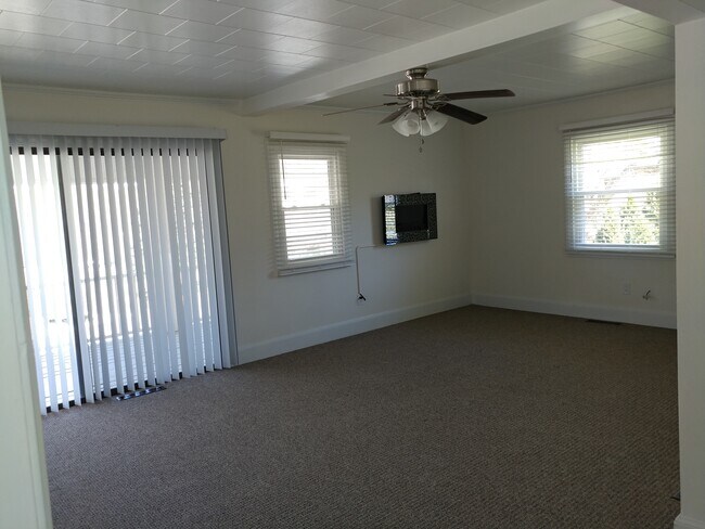 Spacious dining - 2535 Poplar Tent Rd
