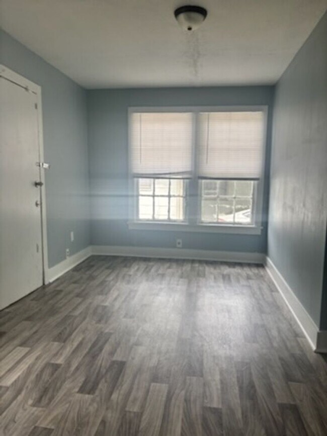 Foto del edificio - 4833 Churchill Dr