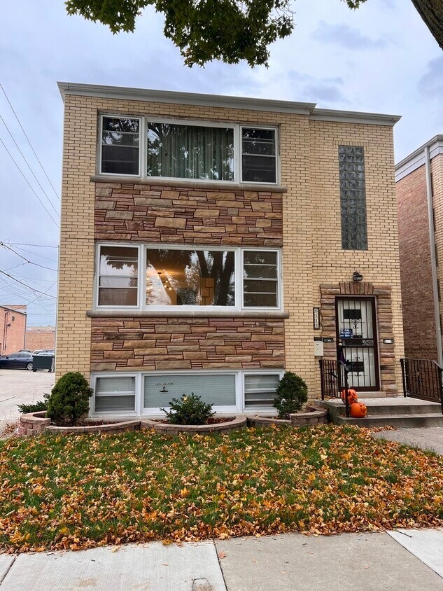 Primary Photo - 6115 W Rosedale Ave