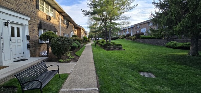 Photo - 142 E Maple St Townhome