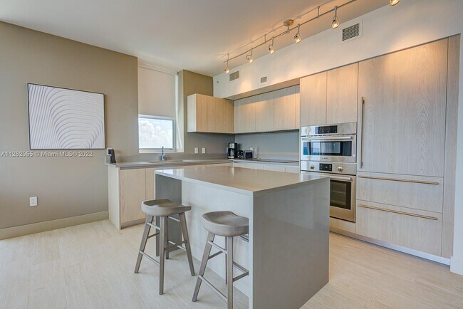 Foto del edificio - 4010 S Ocean Dr