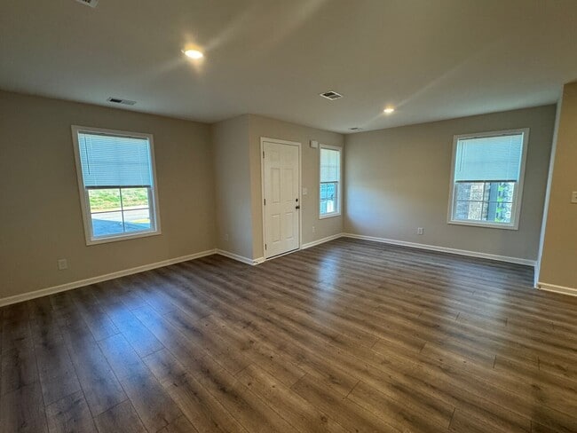 Building Photo - Brand new 3 bed/2.5 bath townhome in Smyrna TN- Be the first to live there!!