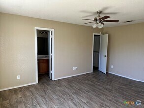 Building Photo - 3606 Lakecrest Dr