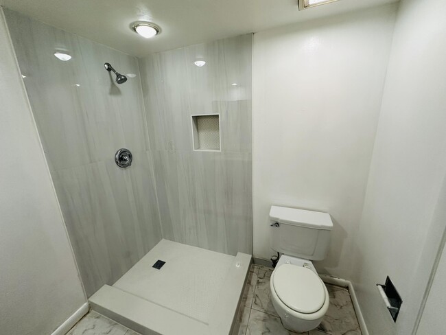 Building Photo - 736 7th Way