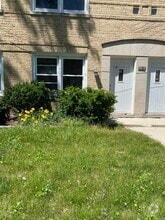 Building Photo - 7415 N Wolcott Ave