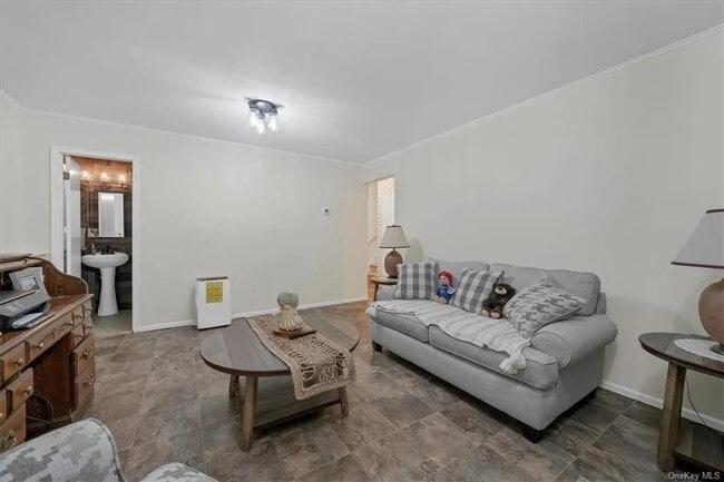 Building Photo - 21 Winchester Dr