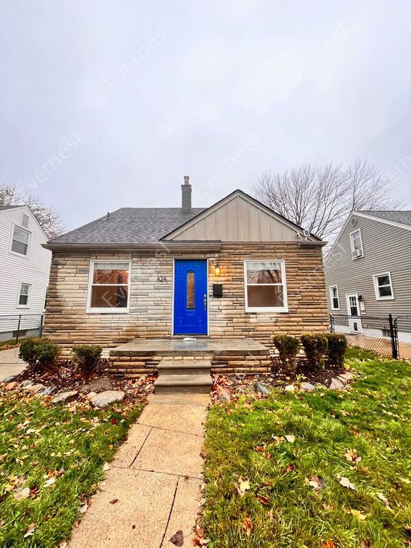 Primary Photo - 825 N Kenwood Ave